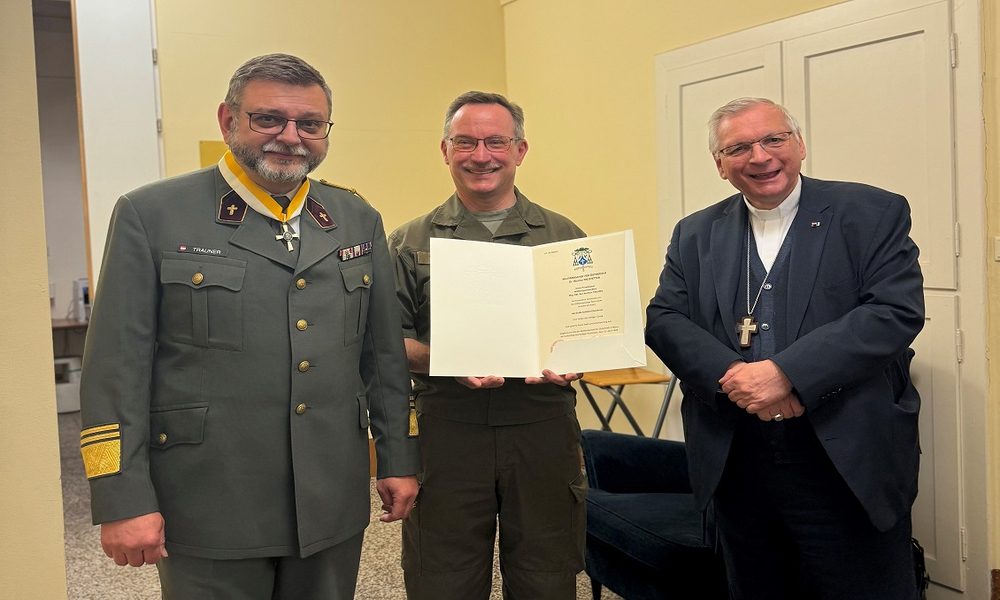 Militärsuperintendent DDr. Karl-Reinhart Trauner, Militärgeneralvikar Ehrenkonsistorialrat Mag. Peter Papst, Militärbischof Dr. Werner Freistetter / Johanna Pichler/ÖA