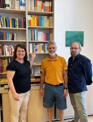 Danke an Verleger Helmut Wagner - v.l. Eder-Cakl, Wagner, Kagerer