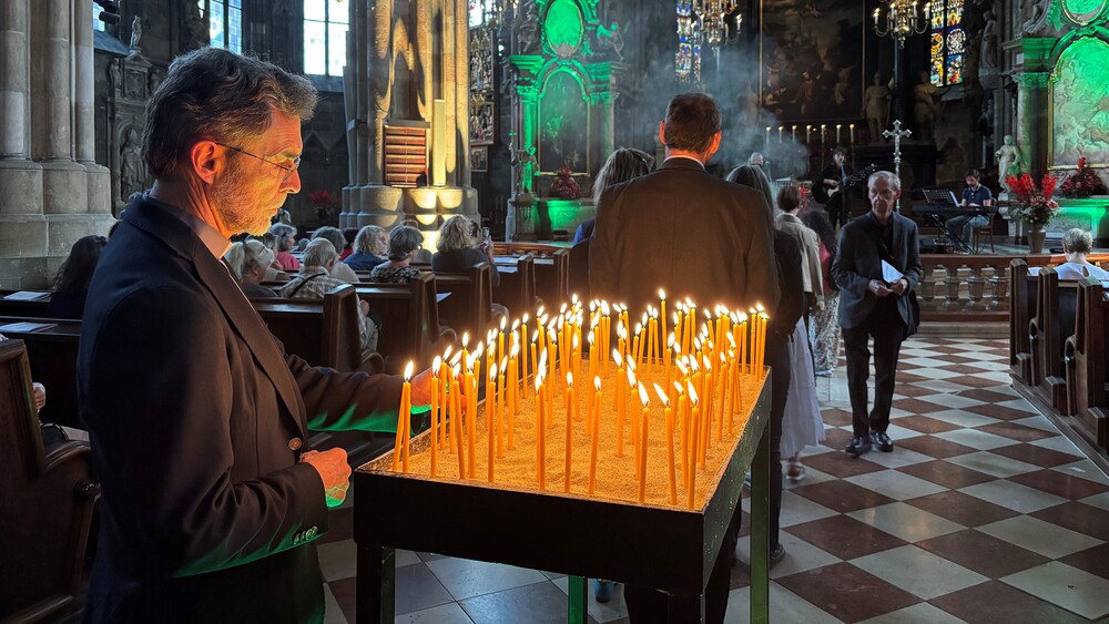 Amoklauf: Lichtermeer und Gedenken im Wiener Stephansdom