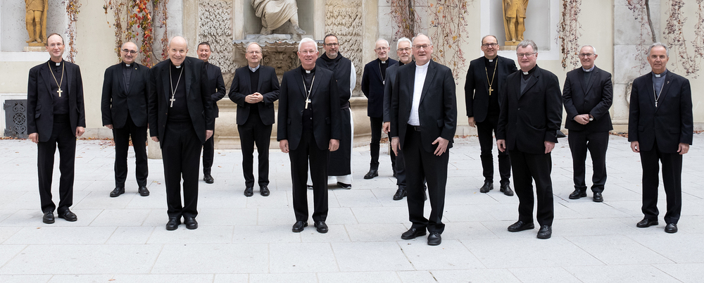 Herbstvollversammlung der Österreichischen Bischofskonferenz / Erzdiözese Wien / Stephan Schönlaub Herbstvollversammlung der Österreichischen Bischofskonferenz im Wiener Erzbischöflichen Palais. vLnR: Weihbischof Stephan Turnovszky, Diözesanbischof Wilhelm Krautwaschl, Kardinal Christoph Schönborn, Generalsekretär Peter Schipka, Diözesanbischof Be