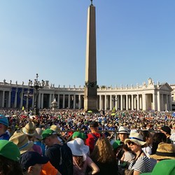 100 Minis aus Vorarlberg waren bei der Papstaudienz am Petersplatz.