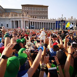 100 Minis aus Vorarlberg waren bei der Papstaudienz am Petersplatz.